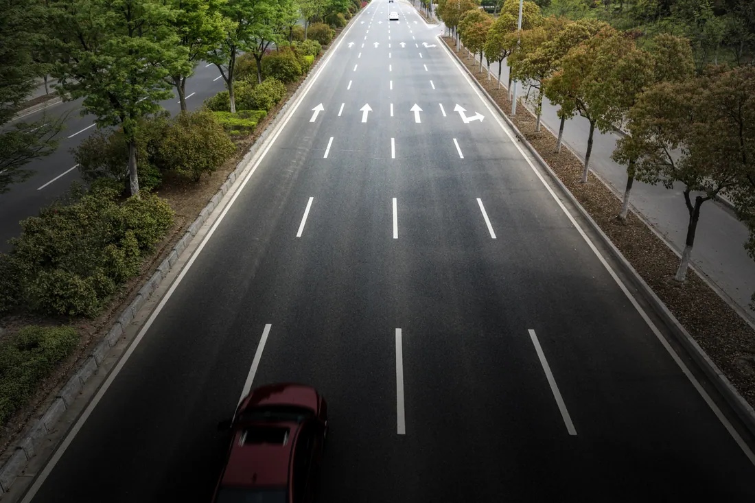 Six lanes, one car